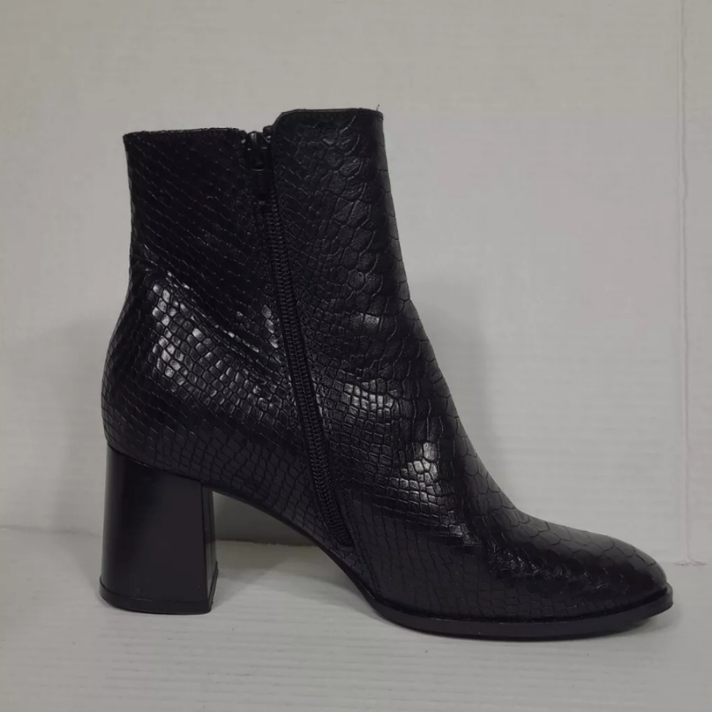 Antonio de Falia Camila Embossed Black Heeled Ankle Boots Women's size 8 Snake - Picture 7 of 9